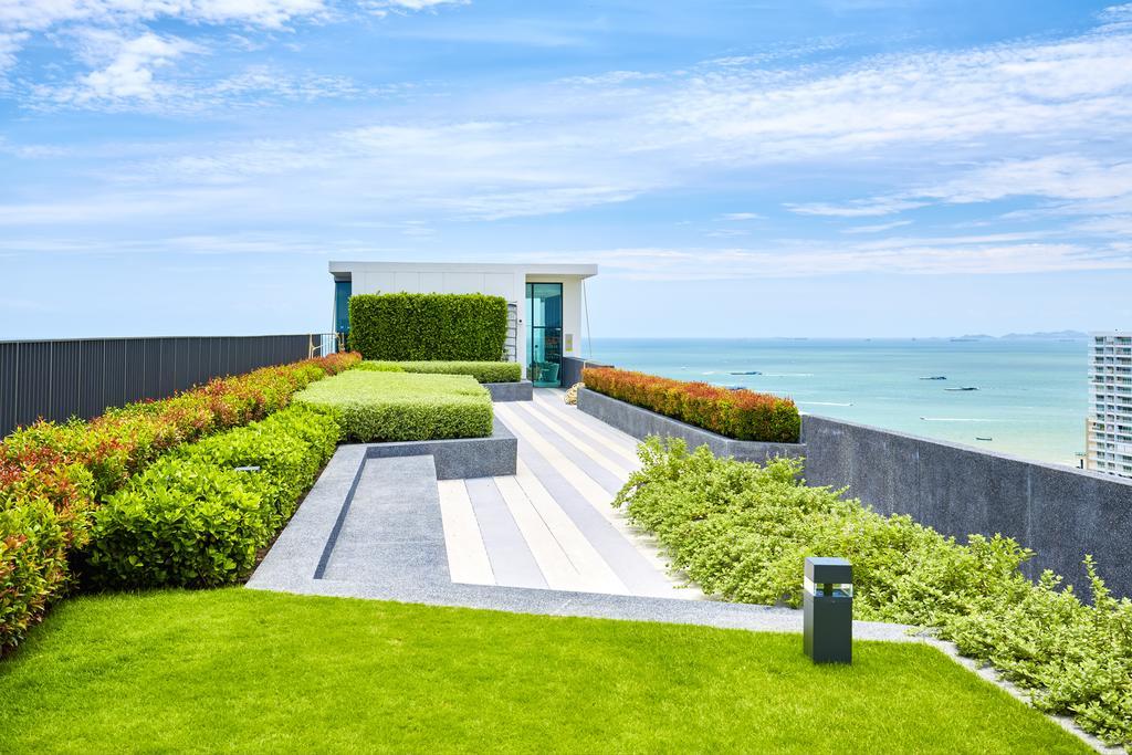 The Base By Fantasea Beach Apartment Pattaya Exterior photo