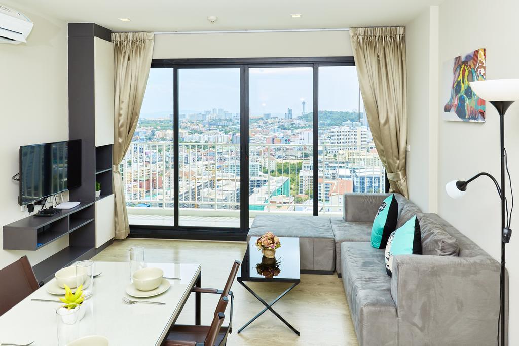The Base By Fantasea Beach Apartment Pattaya Exterior photo