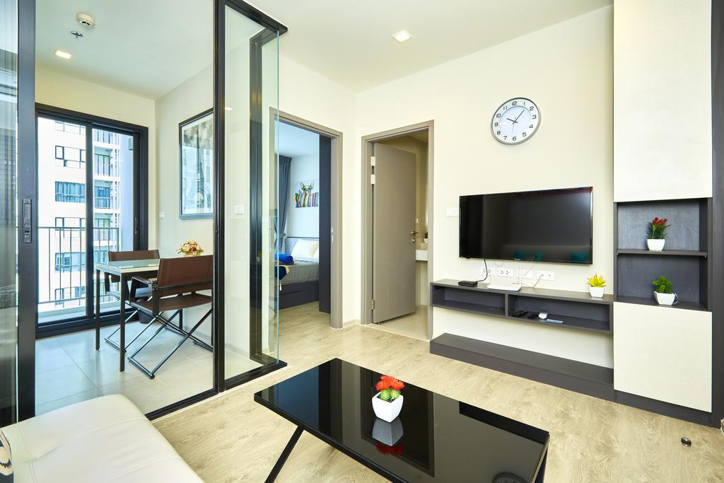 The Base By Fantasea Beach Apartment Pattaya Exterior photo